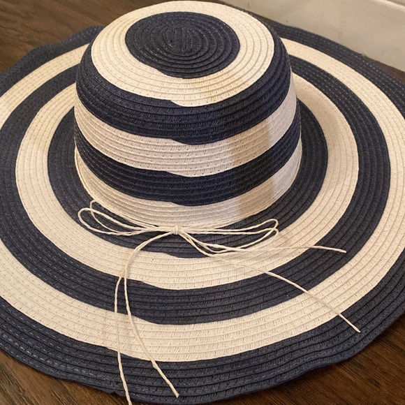 NWOT Big Girls Striped Floppy Sun Hat - Picture 2 of 3